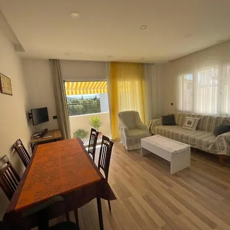 Evalacati - Stylish Flat Yellow Apartment Cesme