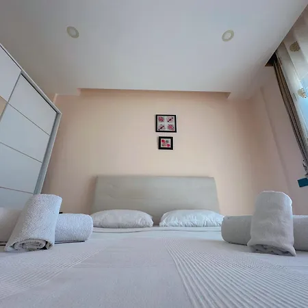 Evalacati - Stylish Flat Yellow Apartment *