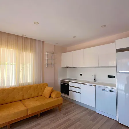 Evalacati - Stylish Flat Yellow Apartment Cesme